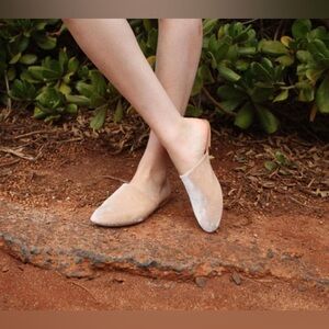 DOEN The Slipper in Champagne Velvet - US 8